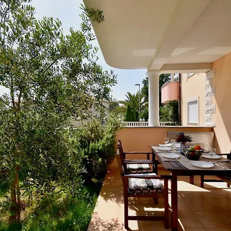 Apartment Spacious With The Garden, Near The Sandy *