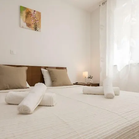 Spacious With The Garden, Near The Sandy * Medulin