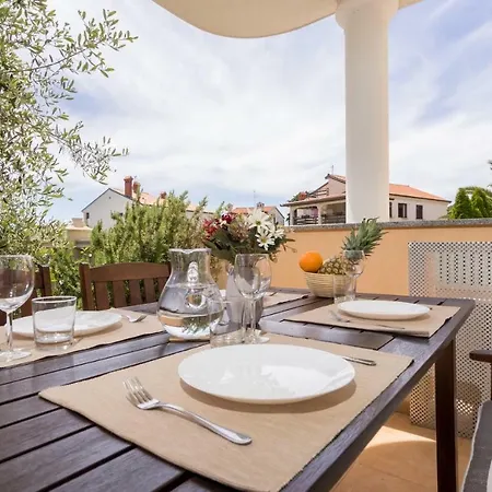Spacious With The Garden, Near The Sandy Medulin