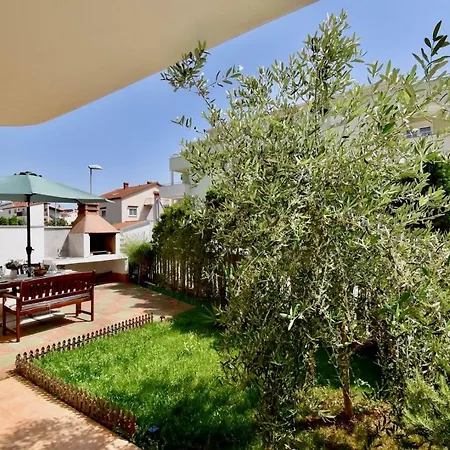 Spacious With The Garden, Near The Sandy Medulin
