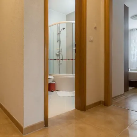 Spacious With The Garden, Near The Sandy Apartment Medulin