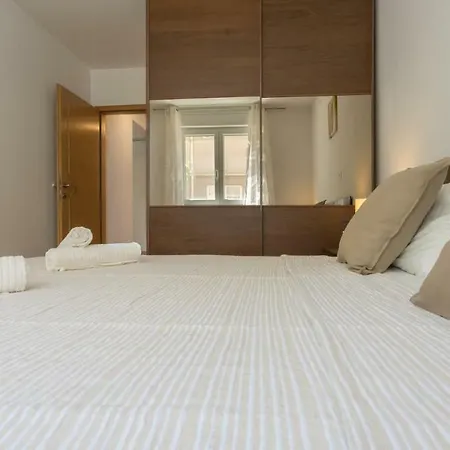 Spacious With The Garden, Near The Sandy *