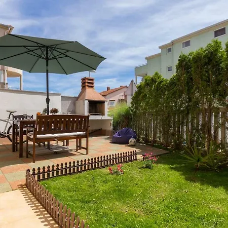 Spacious With The Garden, Near The Sandy Medulin