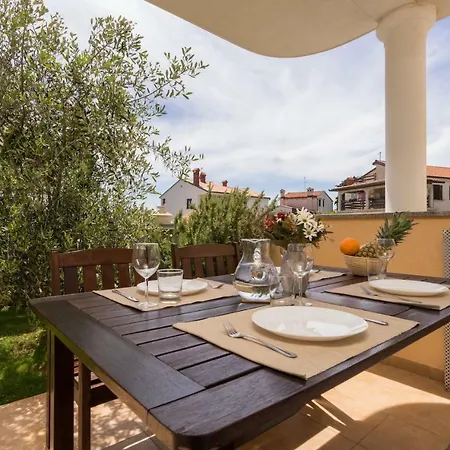 Spacious With The Garden, Near The Sandy Medolino